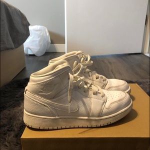JORDAN 1 MIDS - EGGSHELL WHITE